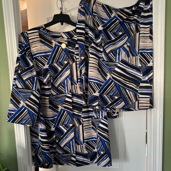 Kasper Geometric Blue and Black Blouse - Picture 1 of 2